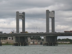 Ponte sobre o rio São Francisco: ela liga Juazeiro (BA) a Petrolina (PE)